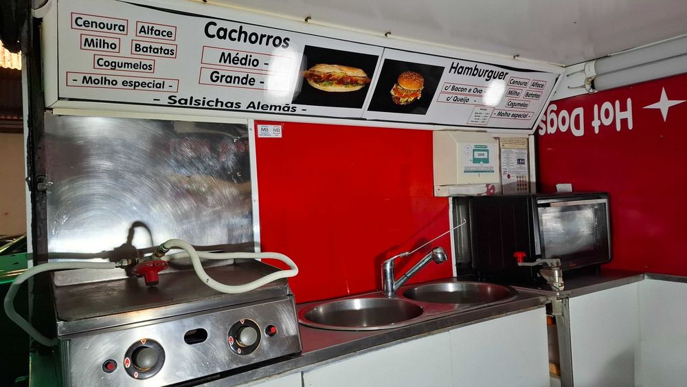 Food Truck de cachorros e hamburgers