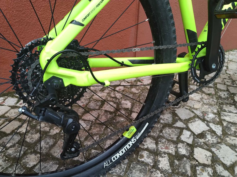 bicicleta BTT Decathlon Btwin Rockrider ST530