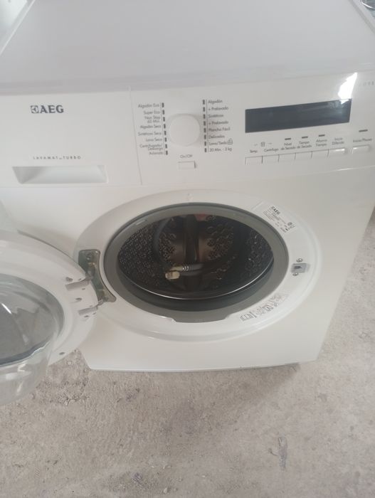 Máquina de lavar roupa e secar aeg