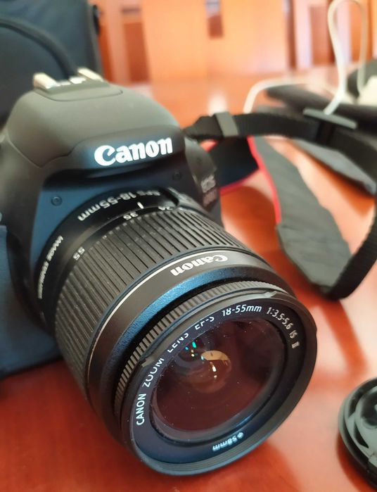 Máquina fotográfica Canon EOS 600D + lente EFS 55-250mm IS