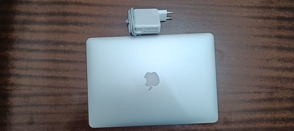 MacBook Air 13  2017 8GB RAM SSD 256GB + Caixa Apple