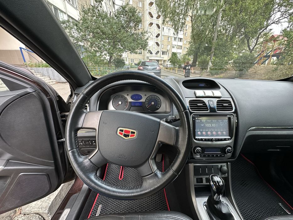Geely Emgrand EC7 RV