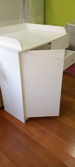 Movel trocar fralda a bebe.