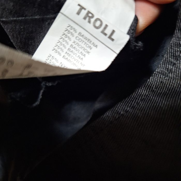Świetny,z kieszeniami, taliowany 75% bawełna  żakiet Troll