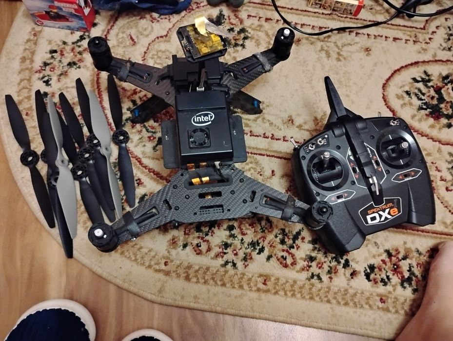 Дрон Intel Aero drone