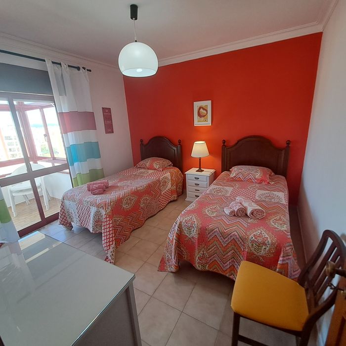 Férias Algarve - T2 com garagem na Praia da Rocha.