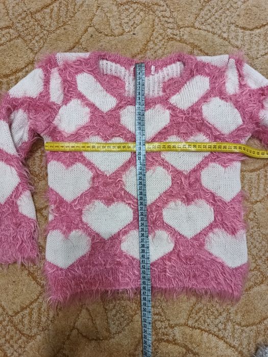 Отдам бесплатно детские свитера и платья. Б/у.