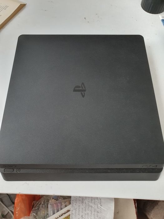 PlayStation 4 Slim 1 TB (CUH-2216B) + Зарядная станция OIVO