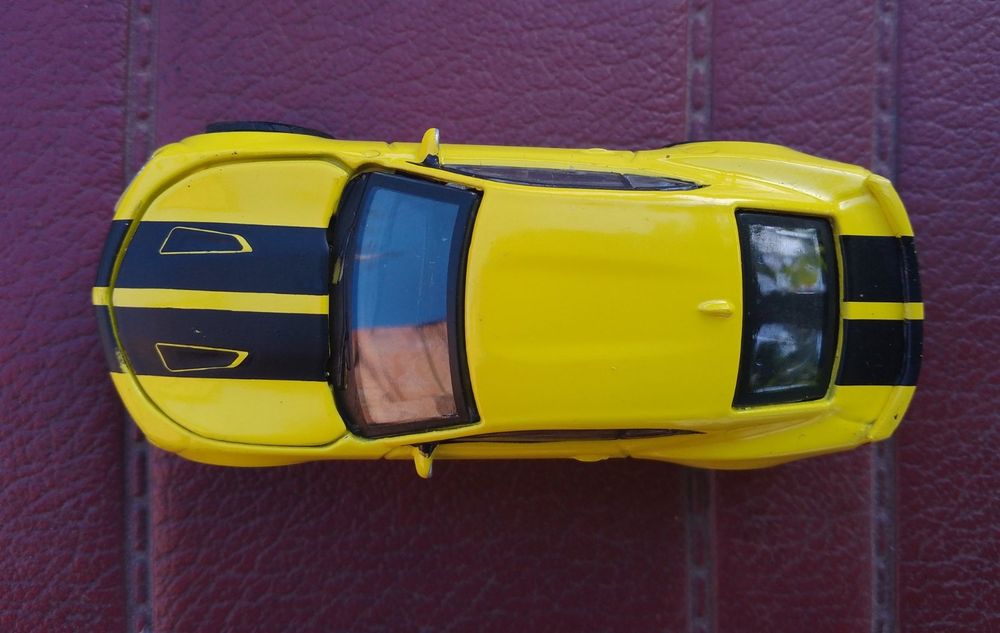 Продаю модельку Camaro