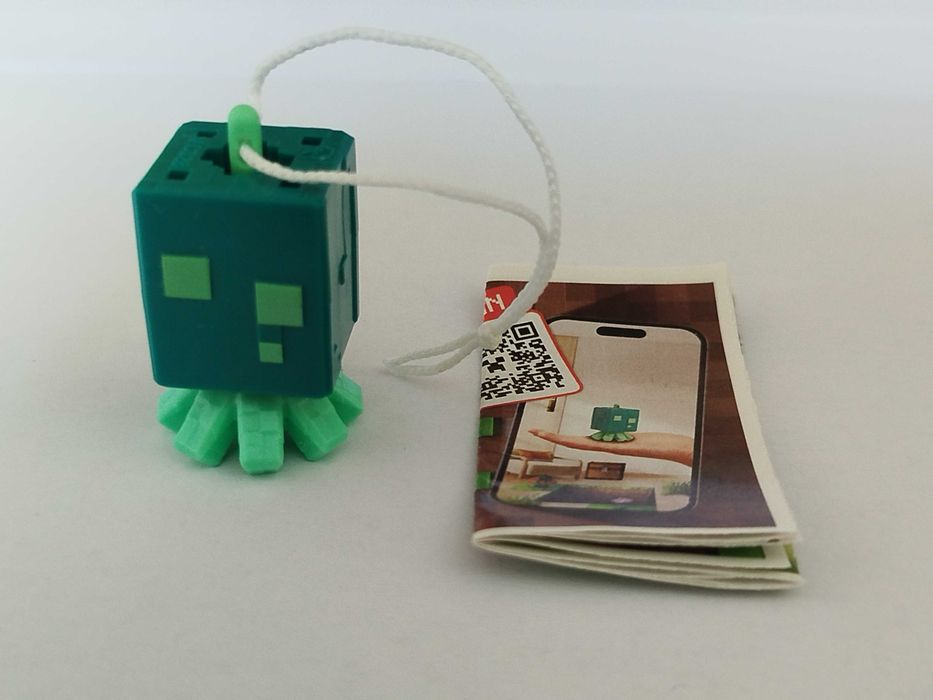 Figurka, zabawka Kinder Joy Minecraft, kałamarnica