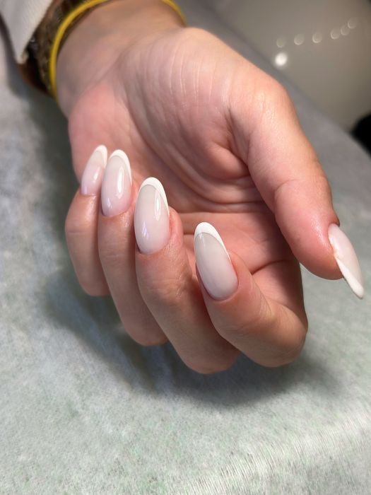 Нігті (нарощування, манікюр та педикюр). Левітана. Світло є!