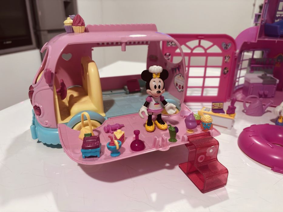 Casa Minnie Mouse Disney + Carrinha e Acessórios - Playset Completo