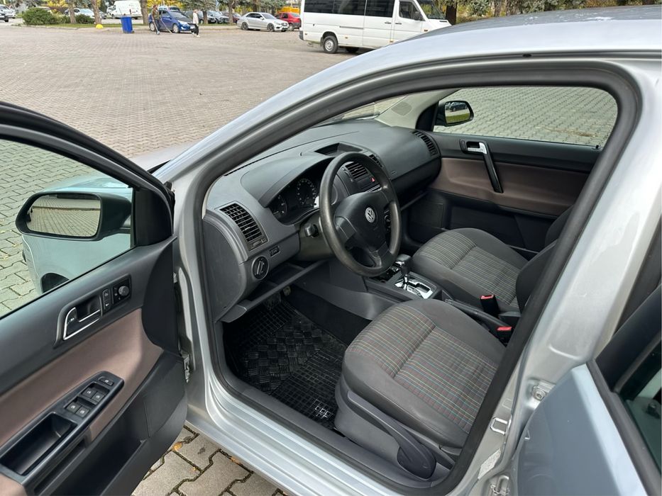 продаю VOLKSWAGEN  polo 2008