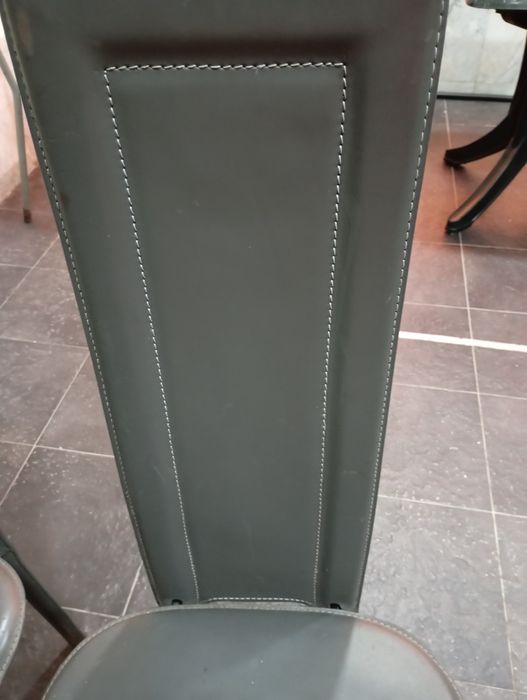 Cadeiras em cinza antracite