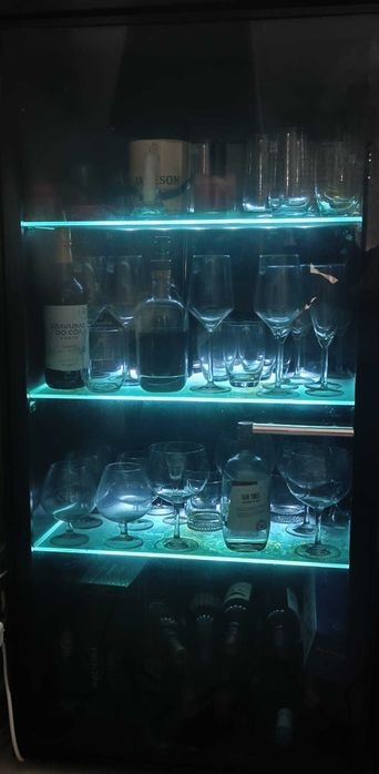 Bar de Sala preto lacado com iluminação LED