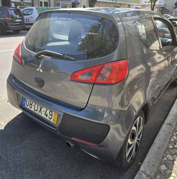 Mitsubishi Colt Comercial