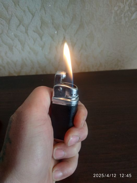 Зажигалки газовые СССР и другие.