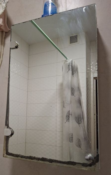 полиця дзеркальна у ванну