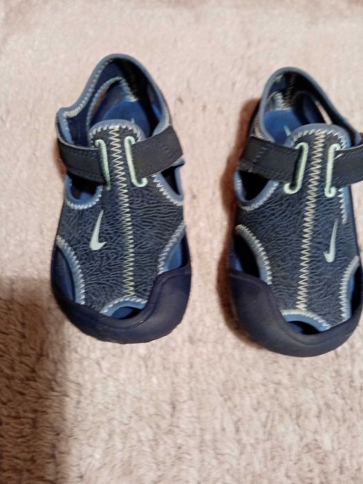 Sandálias desportivas da NIKE.