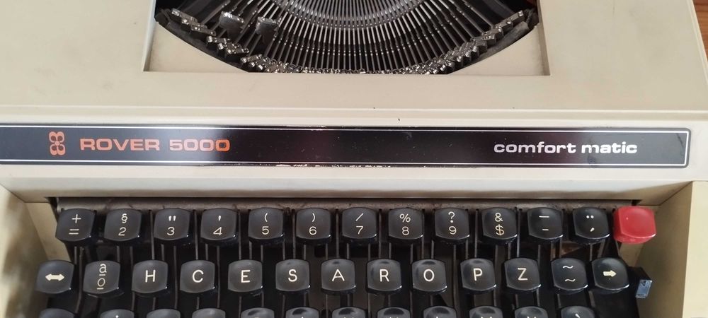 Máquina de escrever Rover 5000 confort matic