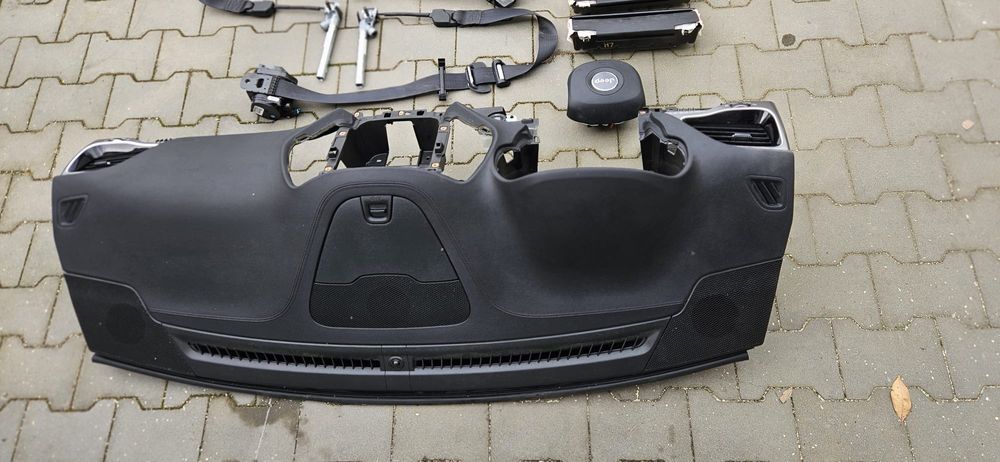 Deska kokpit jeep cherokee kl 2019r. Komplet