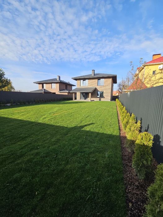 Продаю двоповерховий будинок на 178м2 в с Гатне!! Газ,