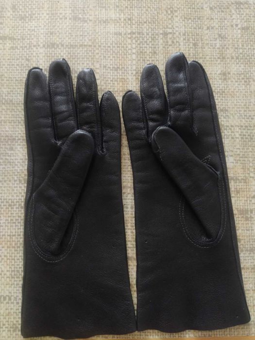 Damskie skórzane rękawiczki (samochodowe) . Rozmiar: 23 czarne