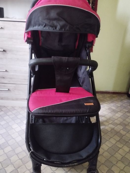 Продам коляску фірми joy в хорошому стані є один нюанс видно на фото