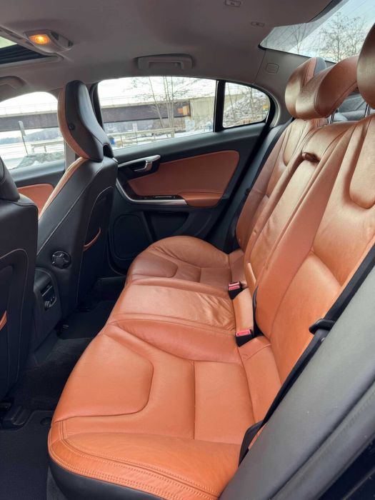 Volvo S60 T5 Platinum      2015