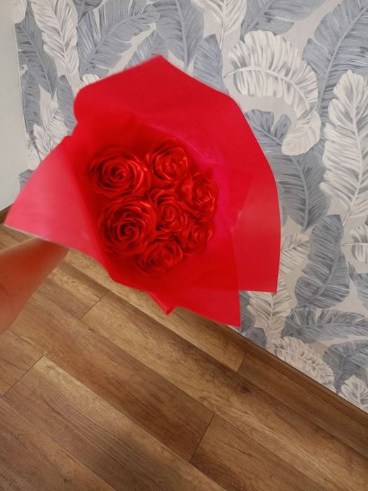 Букет троянд з атласної стрічки