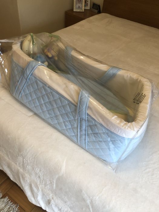 Cama para bebe com brinquedo