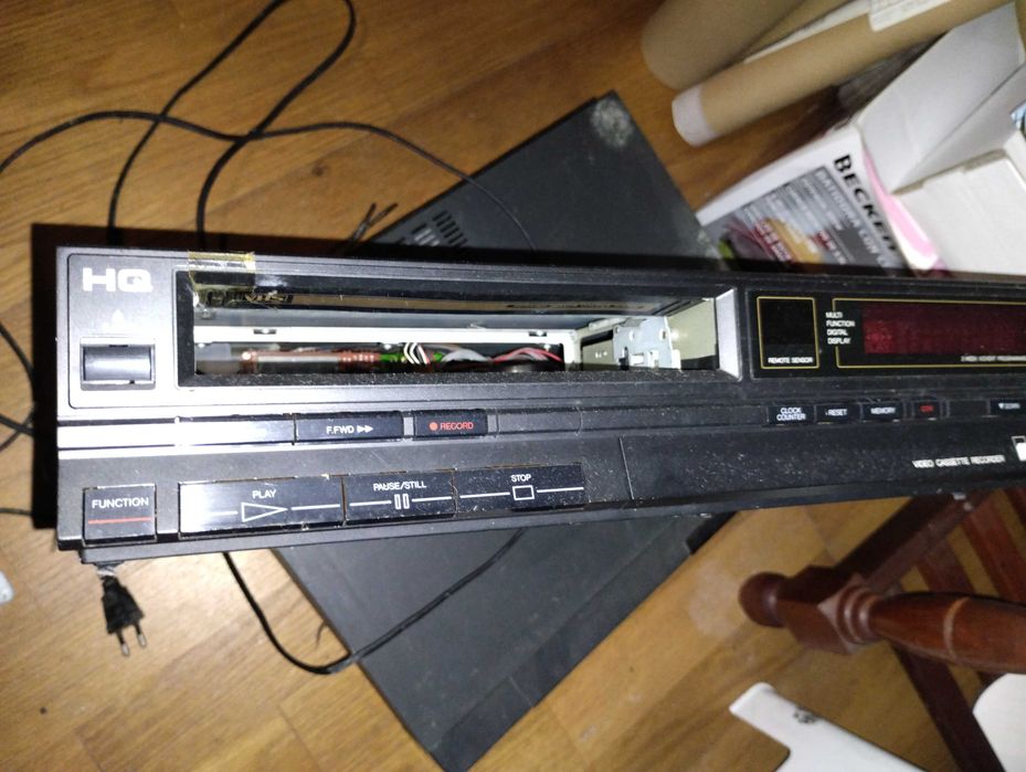 Vídeo leitor e gravador VHS (2)