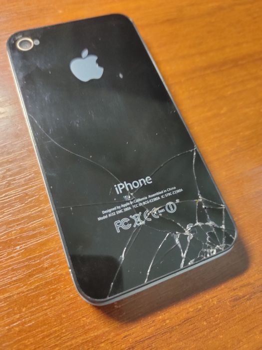 Продам телефон айфон 4