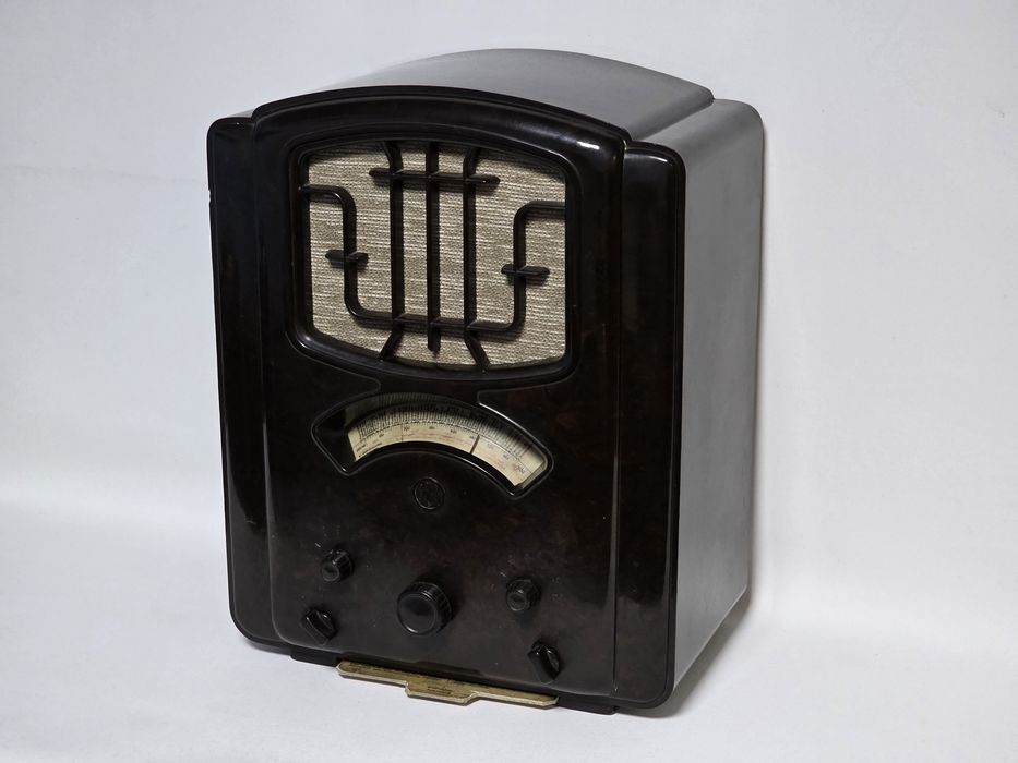 Rádio antigo reparado SABA