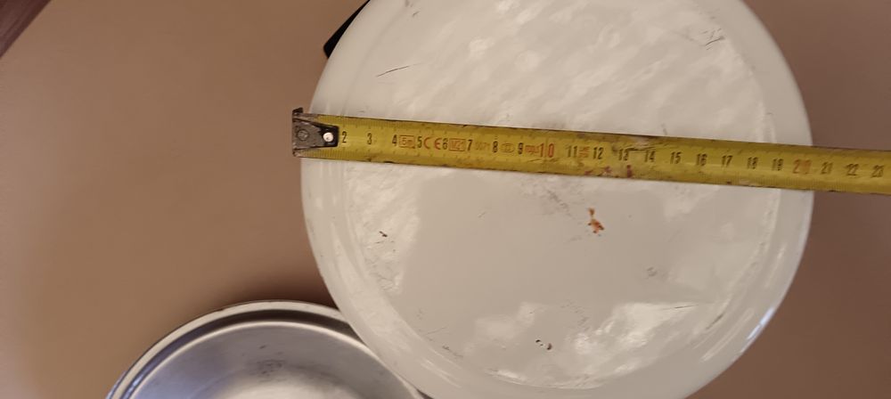 Panela de alumínio fina 21cm largura por 17,50cm altura, em bom estado