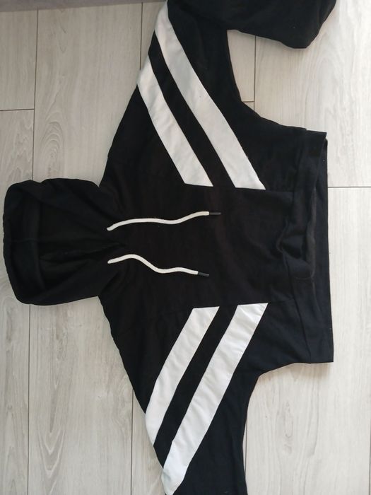 Czarno Biała Bluza