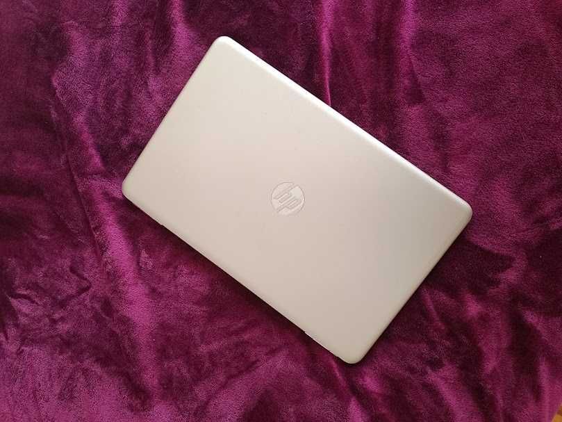 HP Pavilion 15-au048tx 15.6″ - dourado