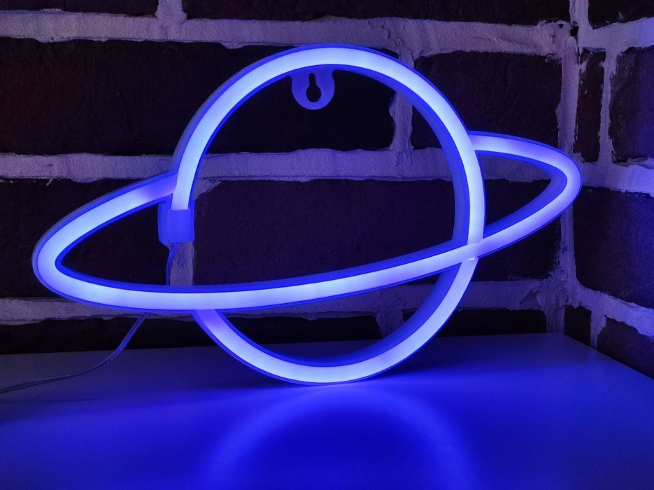 Neon LED Niebieski Planeta, zasilanie USB, 3 x AA