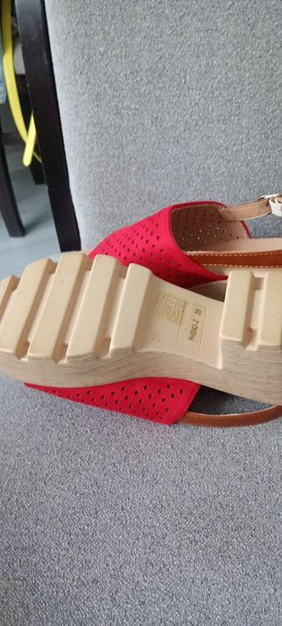 Buty damskie sandały na wysokiej koturnie