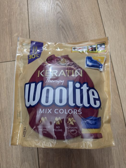 Kapsulki do prania Woolite Mix Colors z keratyna 264szt..