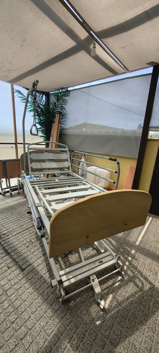 Cama articulada elétrica e elevatória hospitalar