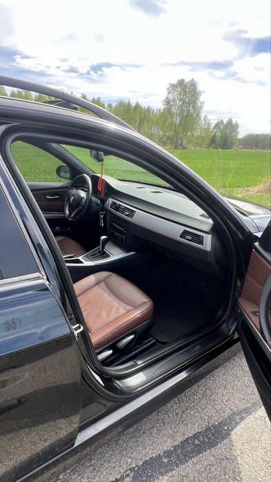 Bmw e91 318i black sapphire