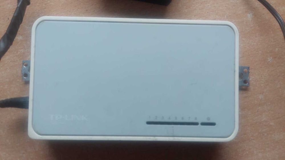 Комутатор TP-LINK TL-SF1008D