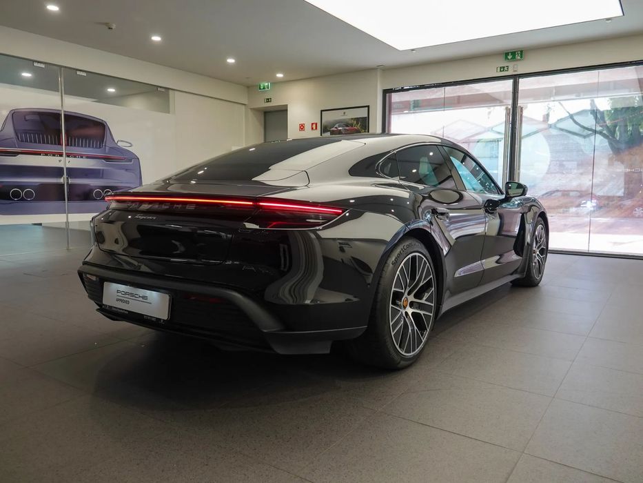 Porsche Taycan Standard