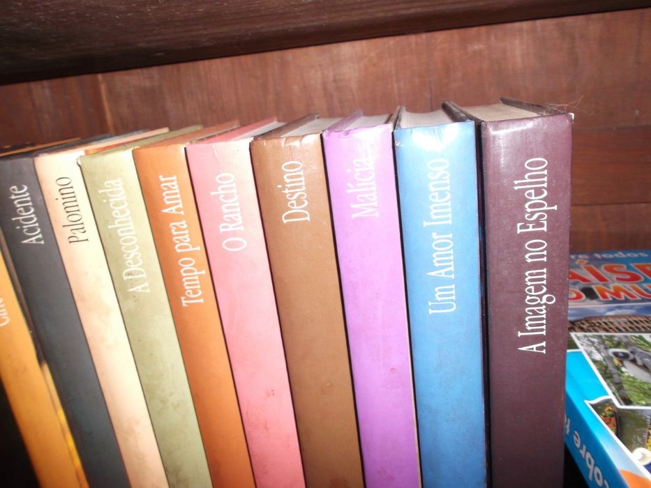 Romances Daniel Steel edição círculo leitores-como novos-valor cada-três ou mais 4 cada