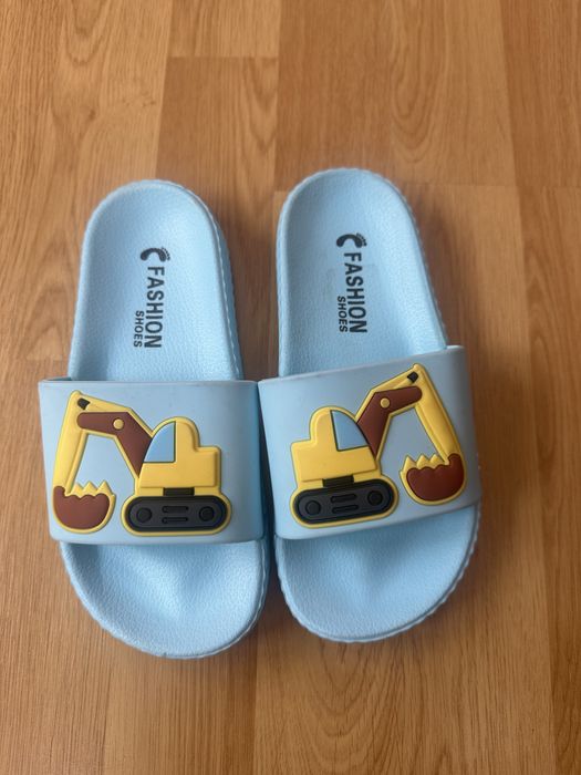 Резиновые шлепки/тапки новые 32 размер