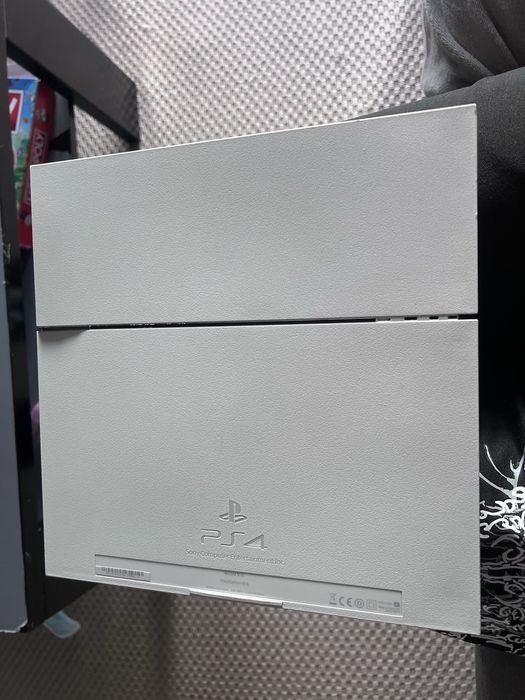 Ps4 + 2 comandos + cabo HDMI + Jogo horizon