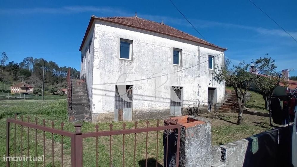 Casa tradicional portuguesa com terreno em Arega - Figueiró dos Vinhos