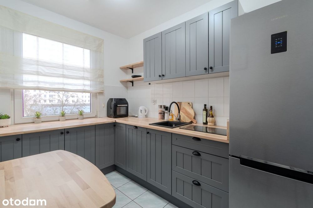 2 pokoje / Ścisłe centrum Łodzi / Balkon / Winda / Parking za bramą