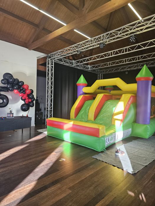 Insuflável castelo duplo escorrega